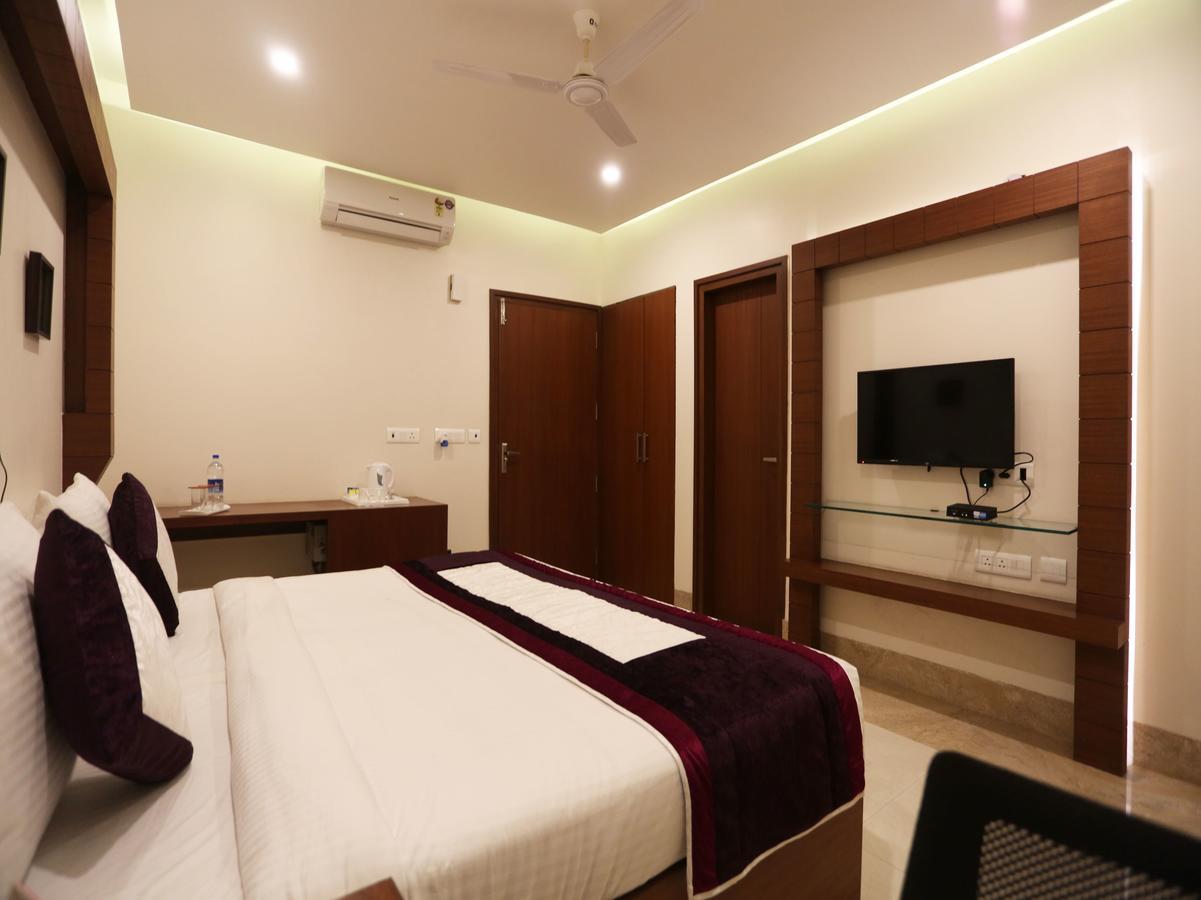 Hotel Oyo 2760 Chanakya 3*